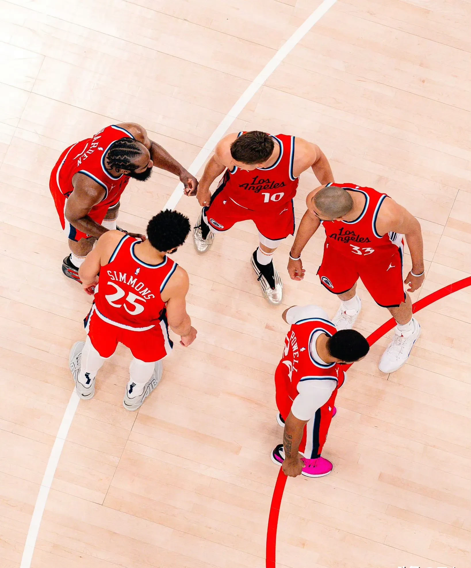 菲尼克斯太阳发布备战花絮，加时末段回应争议，欧篮联任务艰巨，阵容厚度经受考验的简单介绍